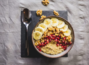 Hirse Porridge: mit Löffel