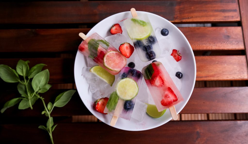 gesundes Eis am Stil: Kokoswasser-Popsicles