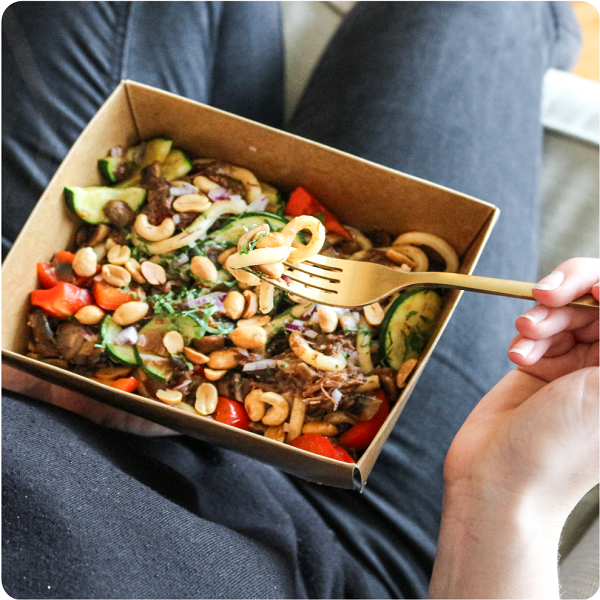 Bestell dir jetzt unsere würzigen Pulled Beef Szechuan Noodles.